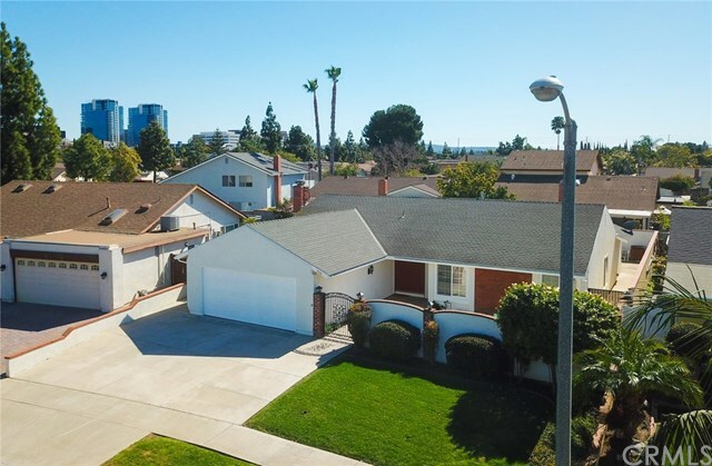 Property Photo: 406 W Sierra Drive CA 92707