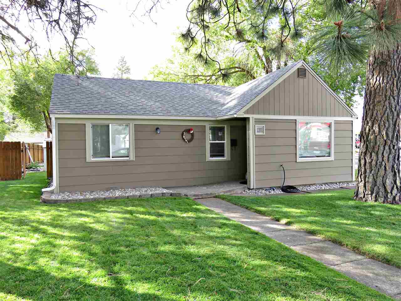 Property Photo: 5427 N Maple St WA 99205