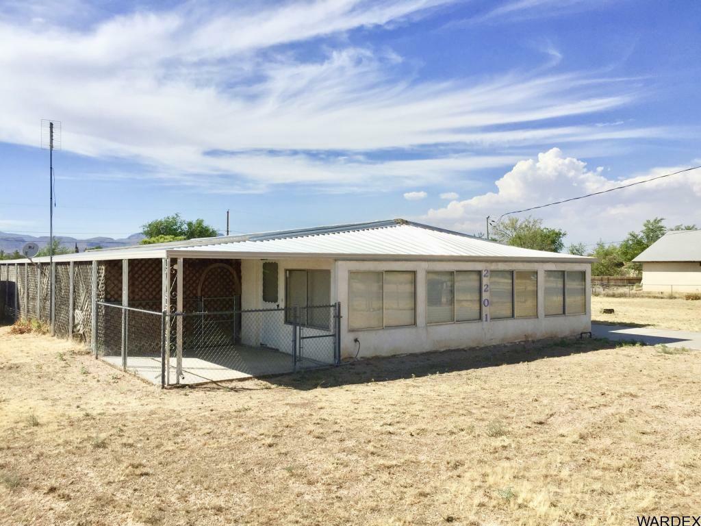 Property Photo:  2201 Kingman Ave  AZ 86401 