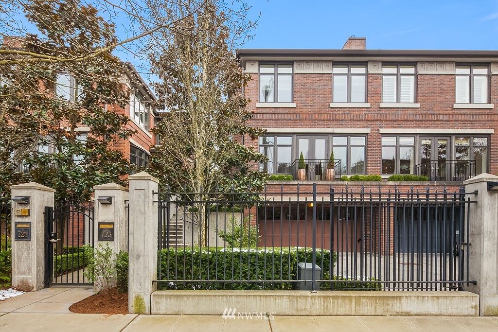 Property Photo:  723 Harvard Avenue E  WA 98102 