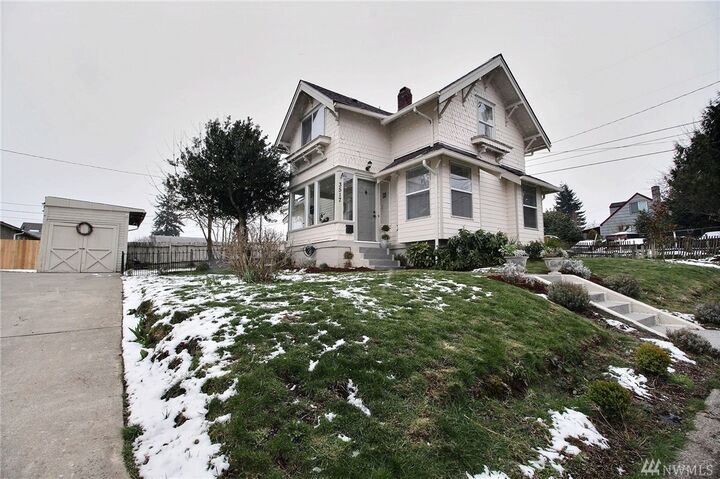 Property Photo: 3517 E Roosevelt Ave WA 98404