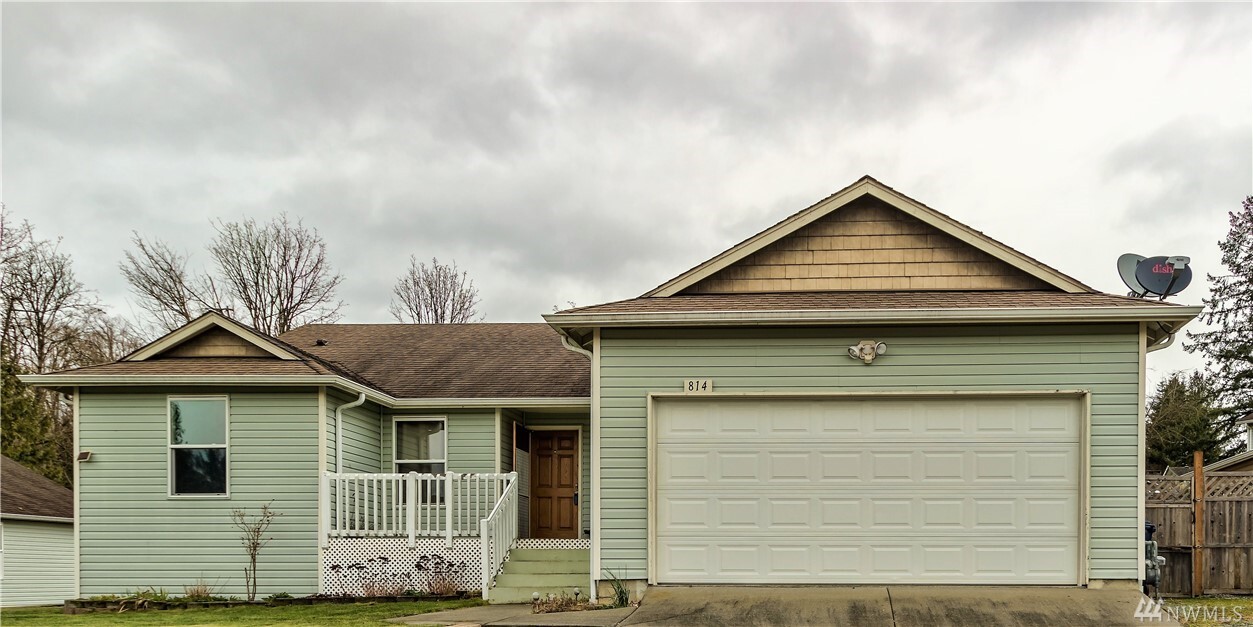 Property Photo: 814 Park Cottage Place WA 98284