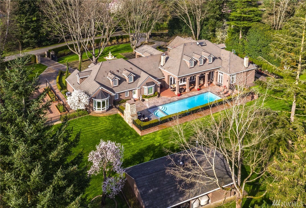 Property Photo: 4 Diamond S Ranch WA 98004