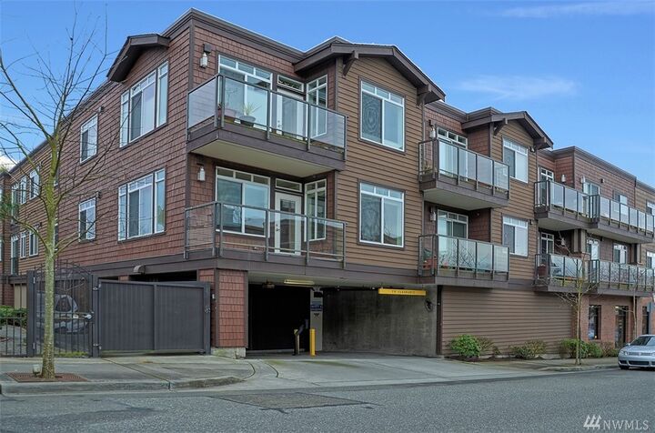 Property Photo:  505 5th Ave S 206  WA 98020 