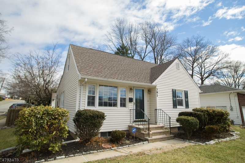 Property Photo: 391 Hoover Ave NJ 07676