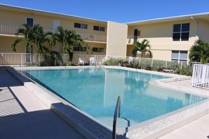 Property Photo:  733 Hummingbird Way 8  FL 33408 