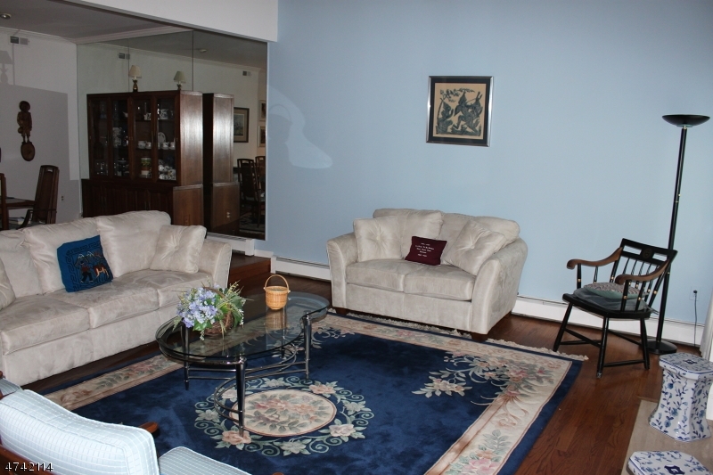 Property Photo:  18 Fairbanks Ln  NJ 07920 