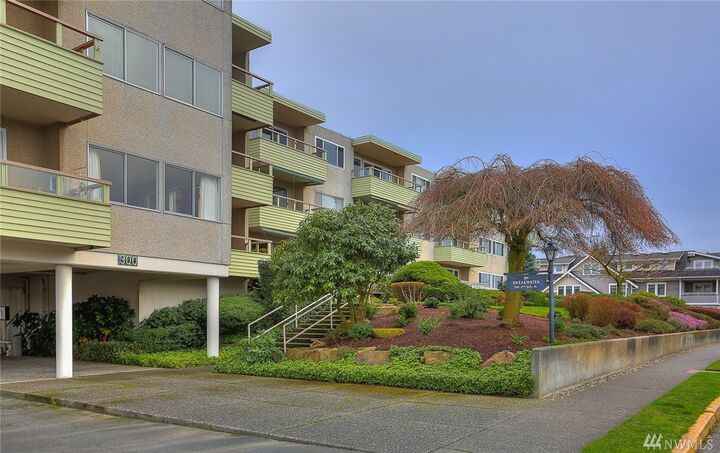 Property Photo:  300 2nd Ave N 2C  WA 98020 
