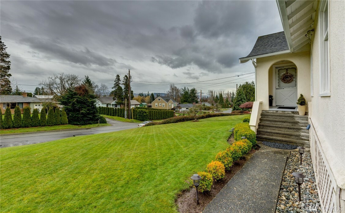 Property Photo:  3229 Laurelwood Ave  WA 98225 