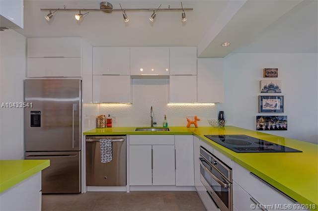 Property Photo: 1228 West Ave 608 FL 33139