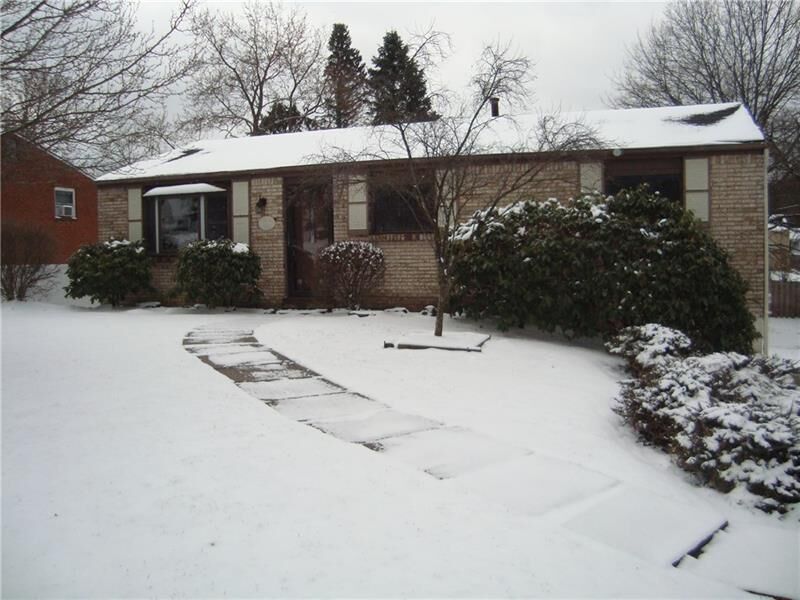 Property Photo:  572 Rainier Dr  PA 15239 