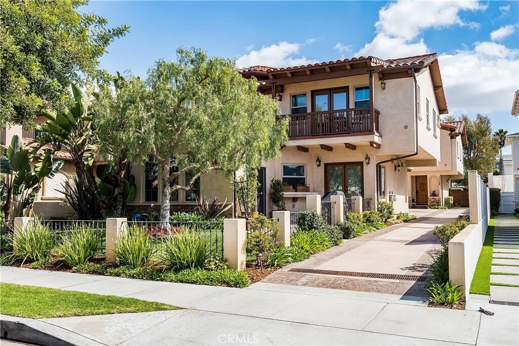 Property Photo:  714 Elvira Avenue B  CA 90277 