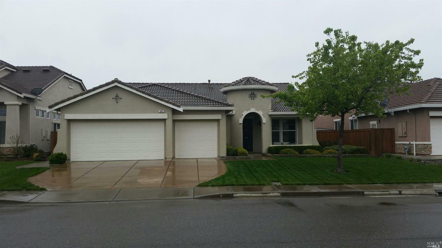 Property Photo:  207 Greene Court  CA 95688 