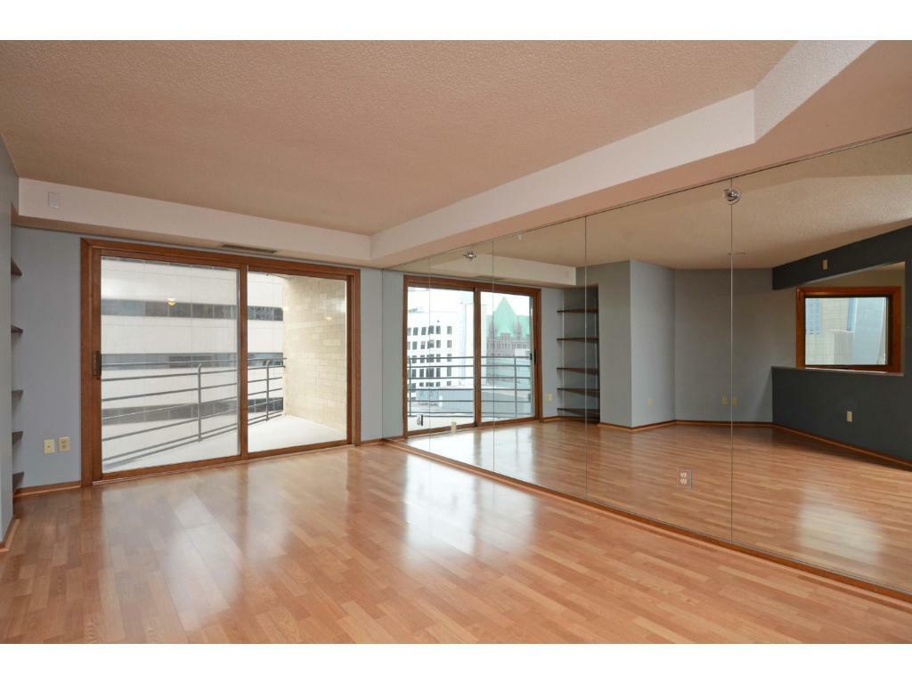 Property Photo:  121 Washington Avenue S 802  MN 55401 