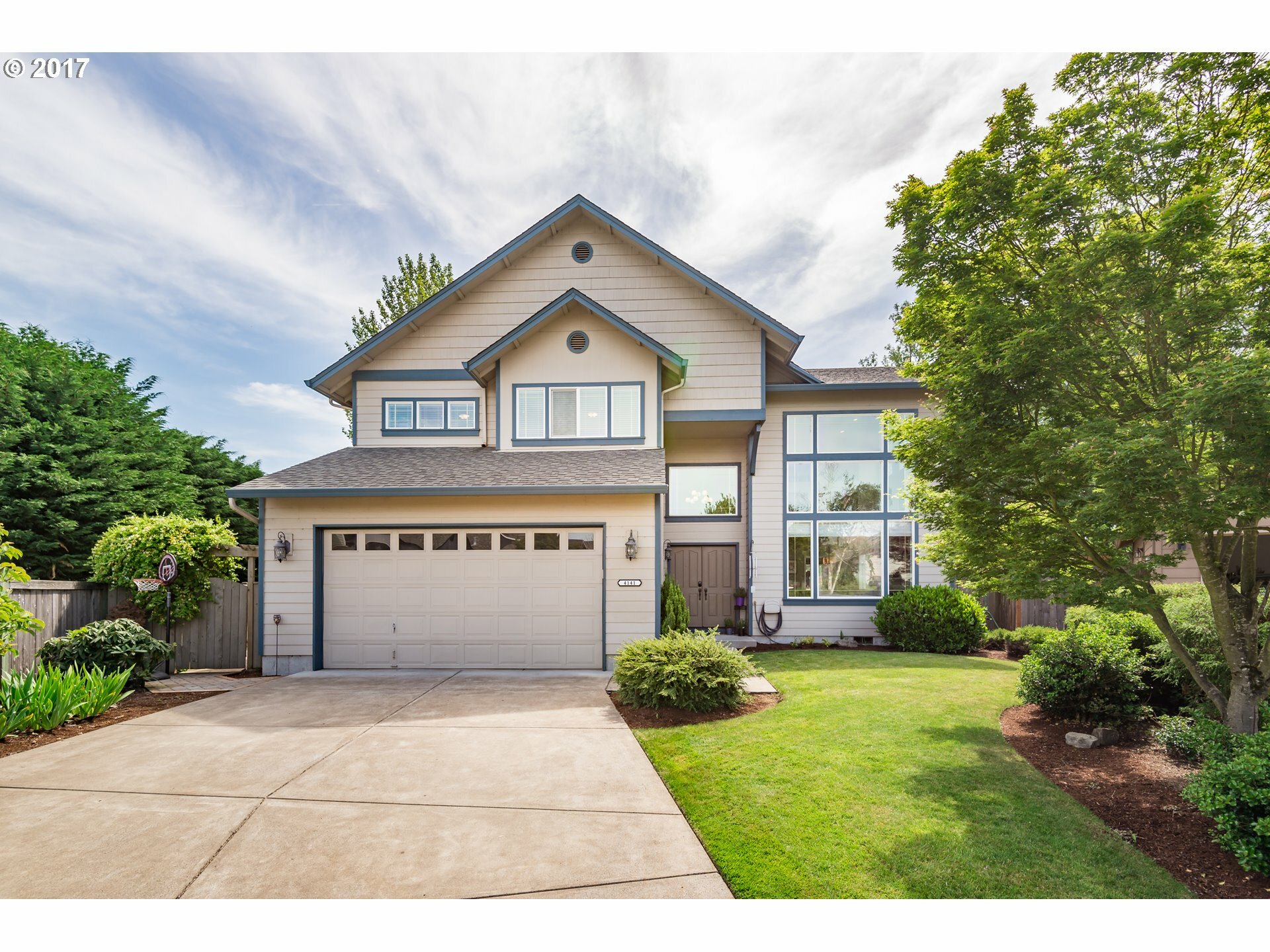 Property Photo: 4141 Sabrena Ave OR 97404