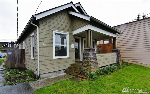 Property Photo:  1911 5th St  WA 98337 