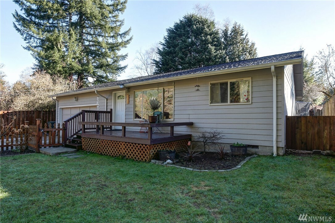 Property Photo: 438 Hilltop Dr WA 98284
