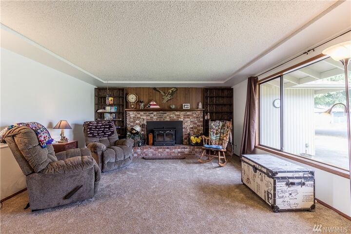 Property Photo: 3903 Woodlawn Dr SE WA 98501