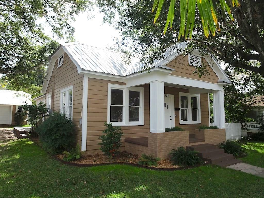 Property Photo: 104 East Tom Green TX 77833