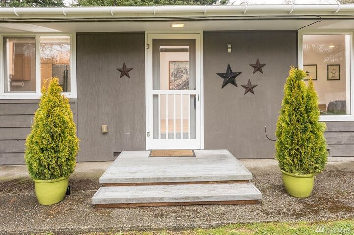 Property Photo: 7110 SW Point Robinson Rd WA 98070