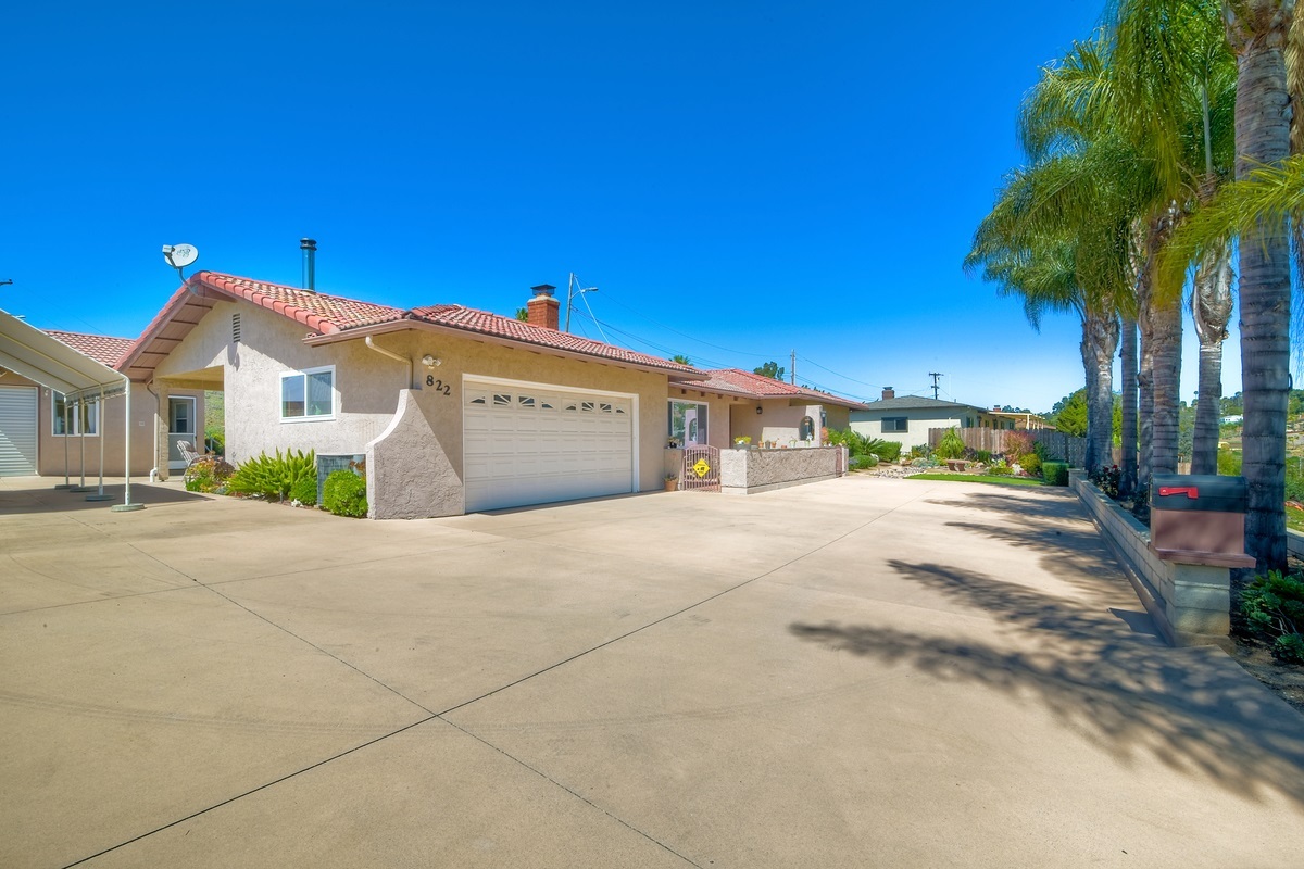 Property Photo:  822 Hutchison St.  CA 92084 