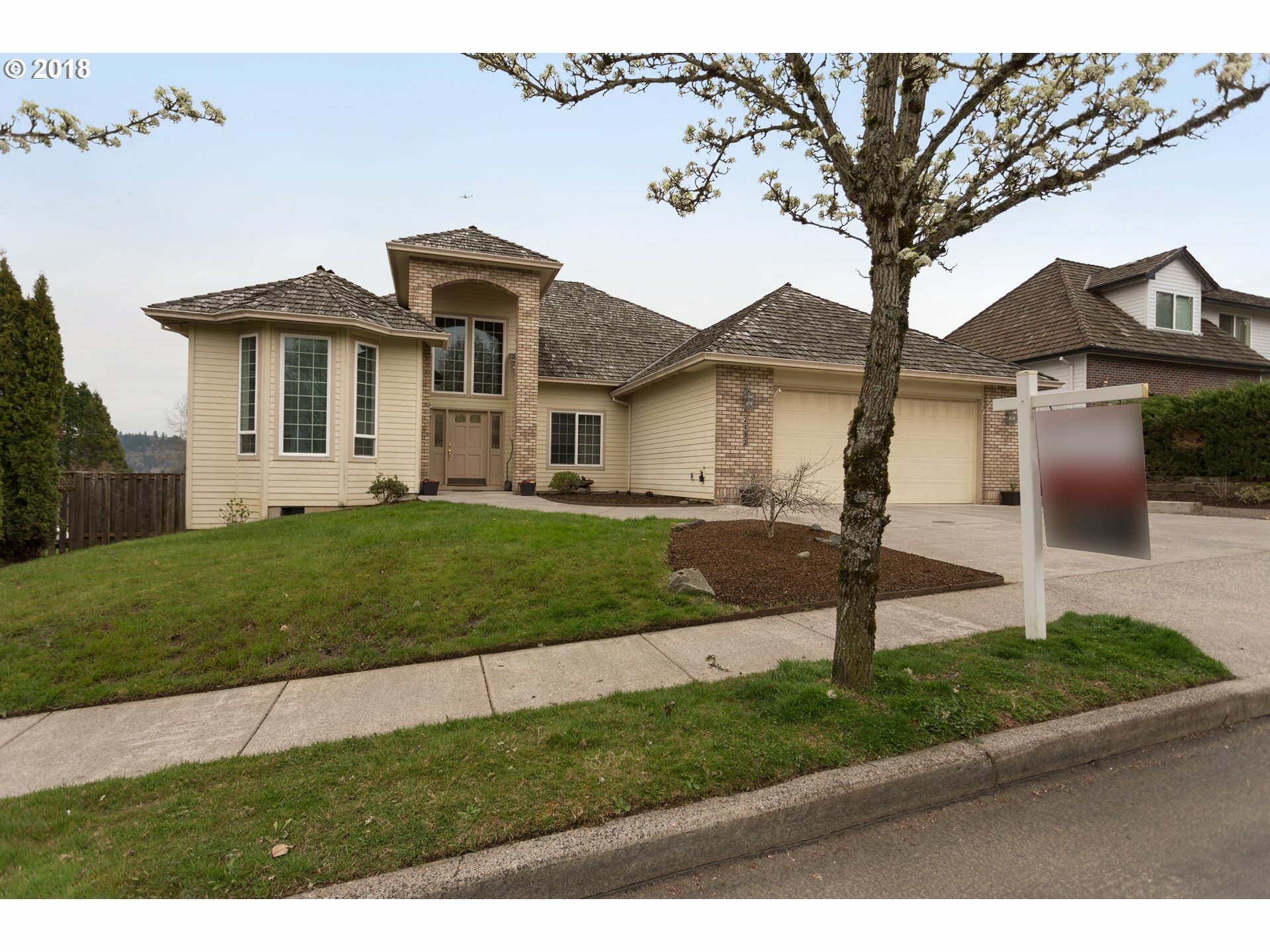Property Photo: 2432 SW Phyllis Dr OR 97080