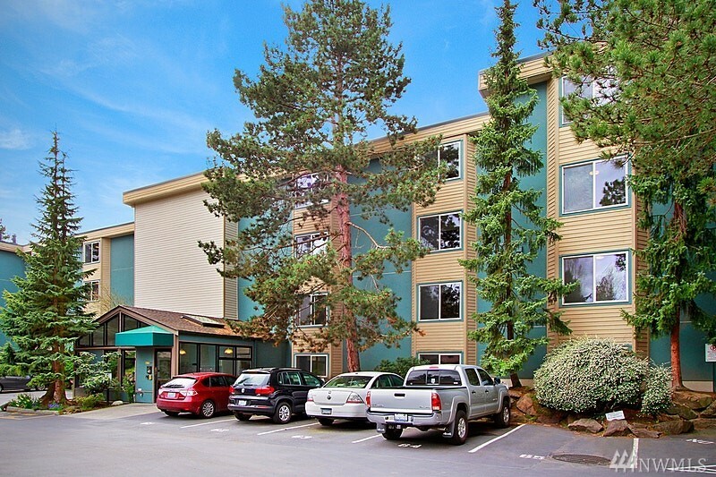 Property Photo:  2210 NE 92nd St 107  WA 98115 