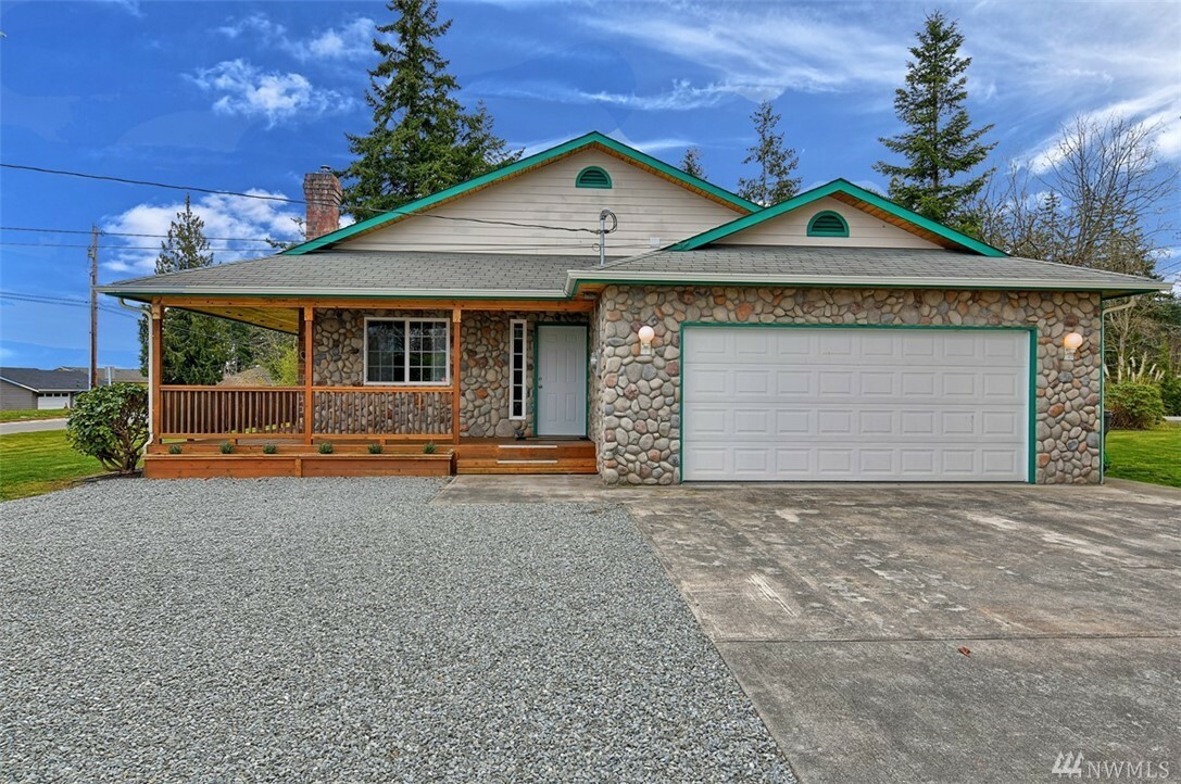 Property Photo: 1620 Country Club Dr WA 98282