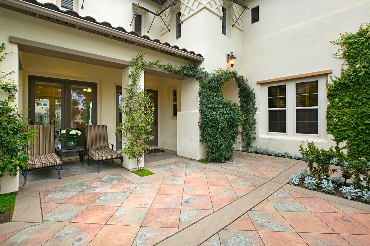 Property Photo: 7724 Sonata Ln CA 92127