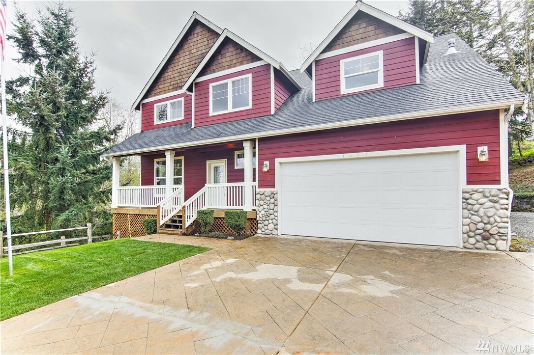 Property Photo:  1307 25th St SE  WA 98372 