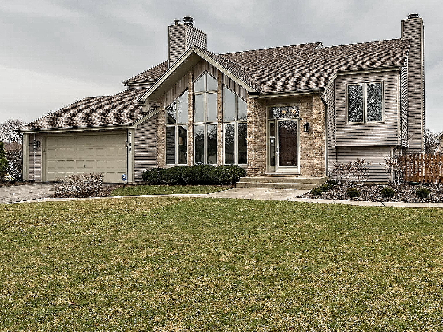 Property Photo:  2108 Yellowstar Lane  IL 60564 