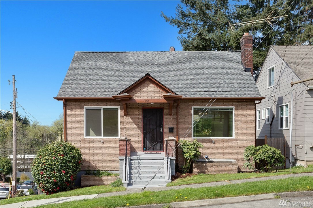 Property Photo: 3443 16th Ave S WA 98144
