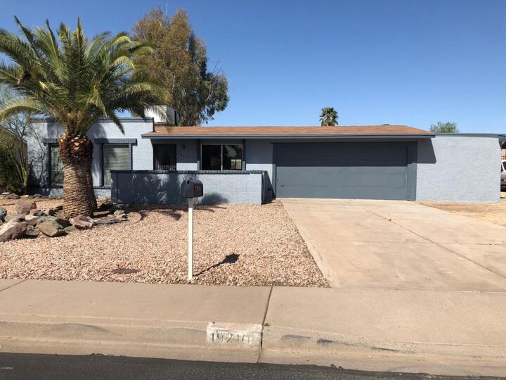 Property Photo: 19210 N 15th Avenue AZ 85027
