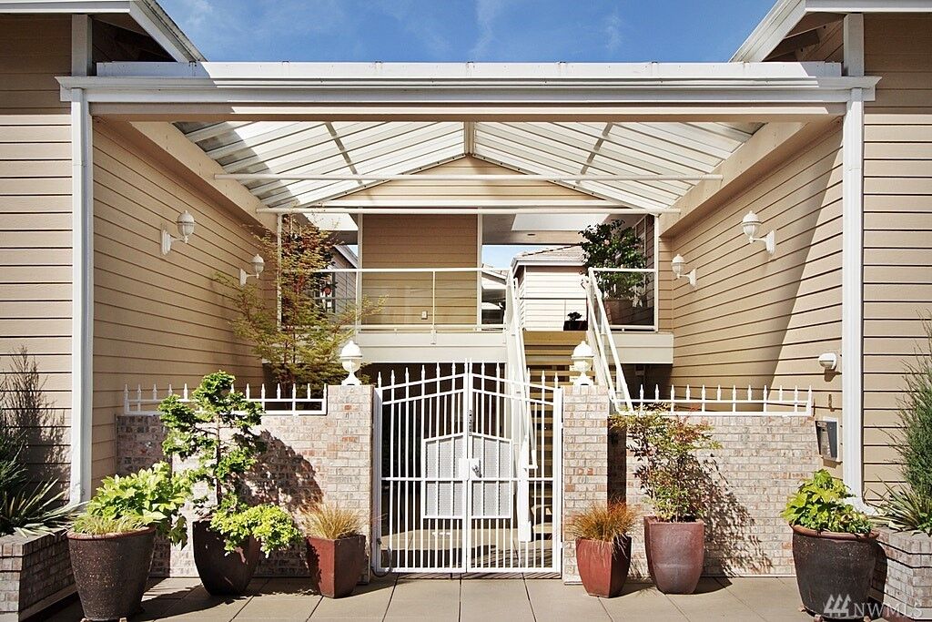 Property Photo:  404 3rd Ave S A-306  WA 98020 