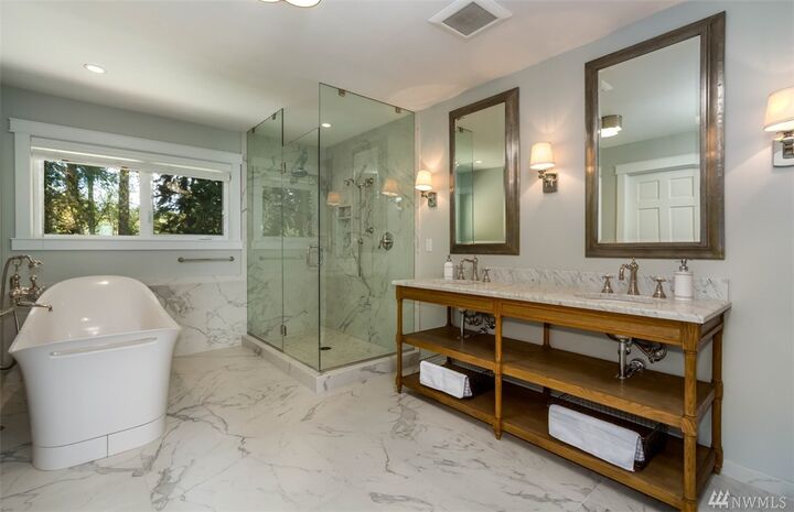 Property Photo:  10085 Edgecombe Place NE  WA 98110 