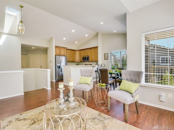 Property Photo: 18677 NE 56th Ct 18677 WA 98052