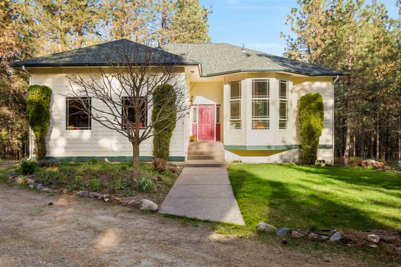 Property Photo: 1021 E Shelter Ln WA 99006-9080
