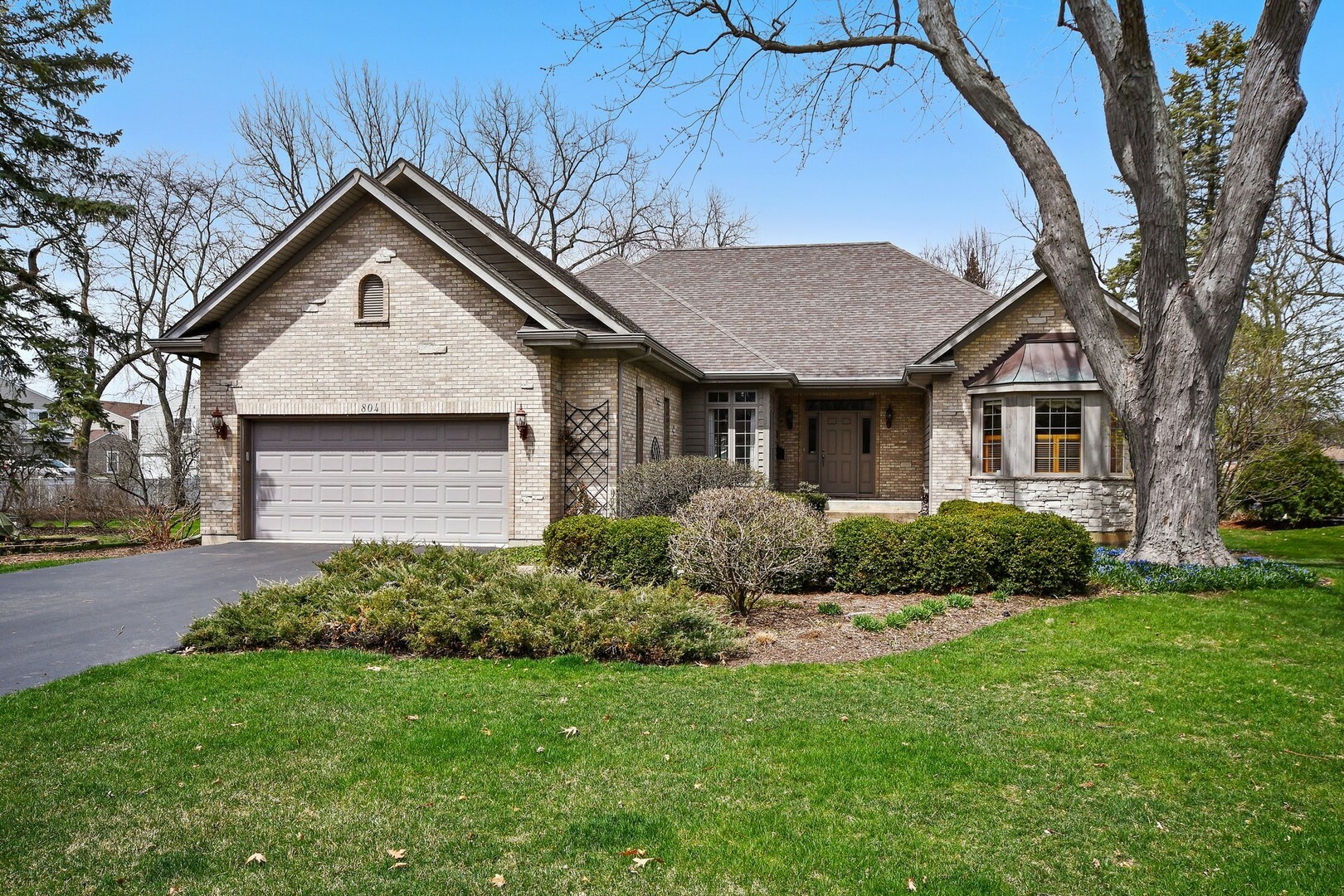 Property Photo: 804 Sunset Road IL 60189
