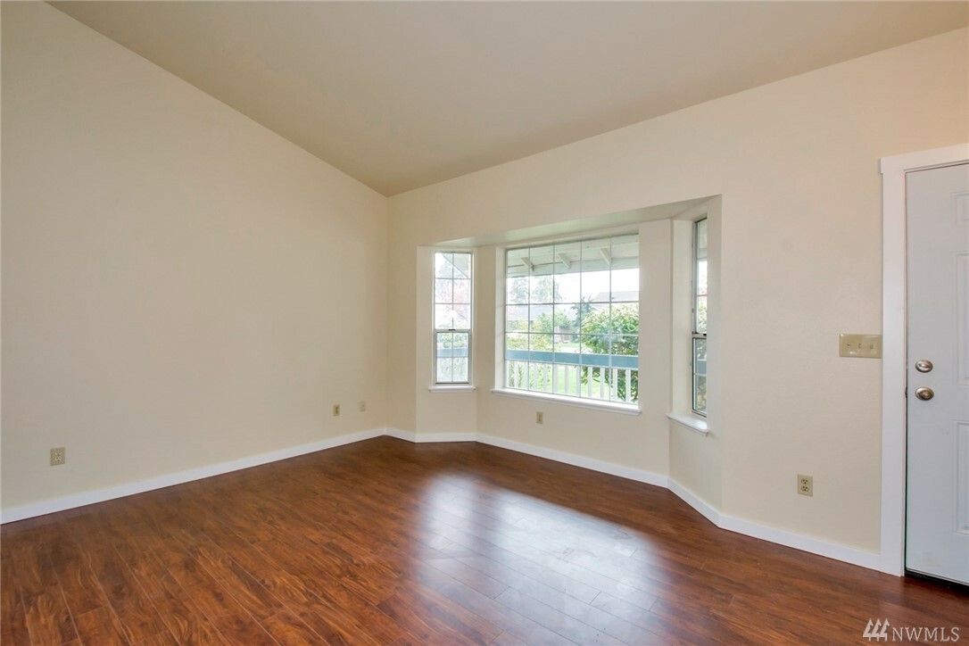 Property Photo: 920 8th Ave NW WA 98371