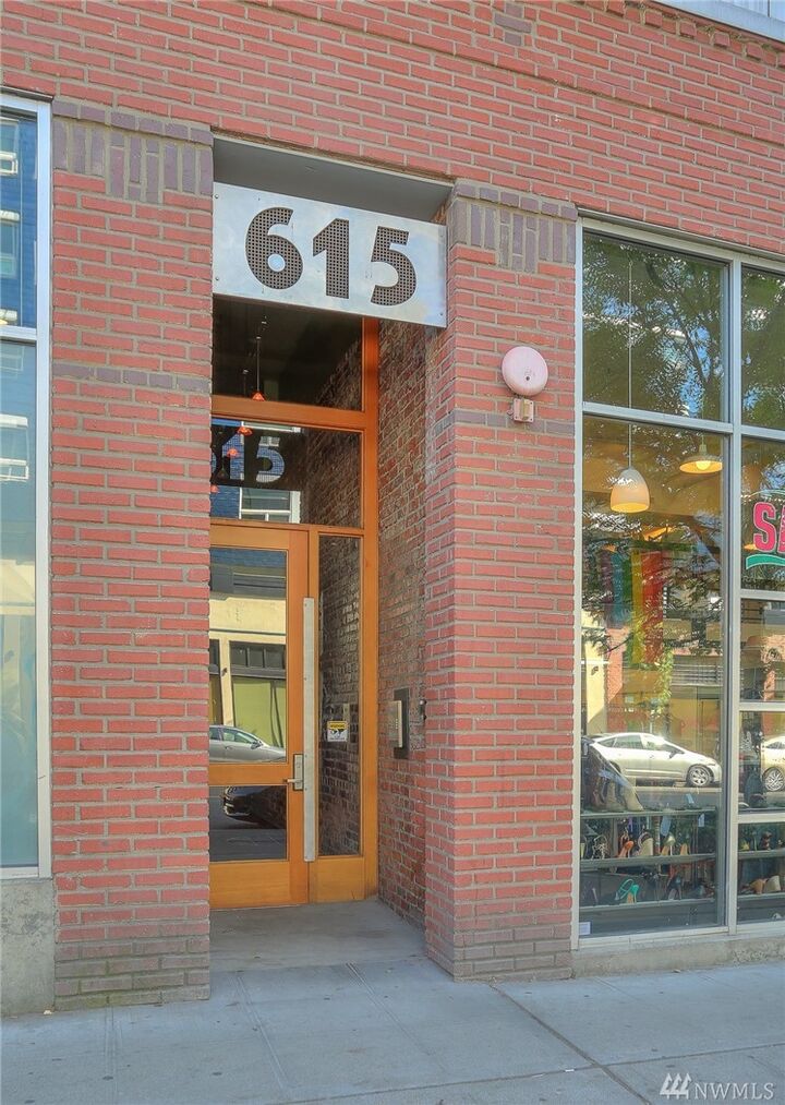 Property Photo: 615 E Pike St 303 WA 98122