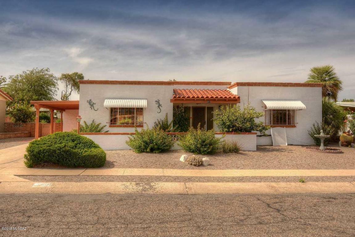 Property Photo:  211 E El Limon  AZ 85614 