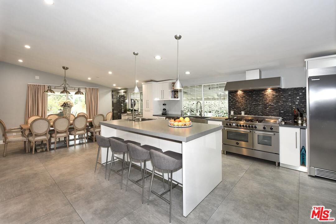 Property Photo:  20300 Reaza Pl  CA 91364 