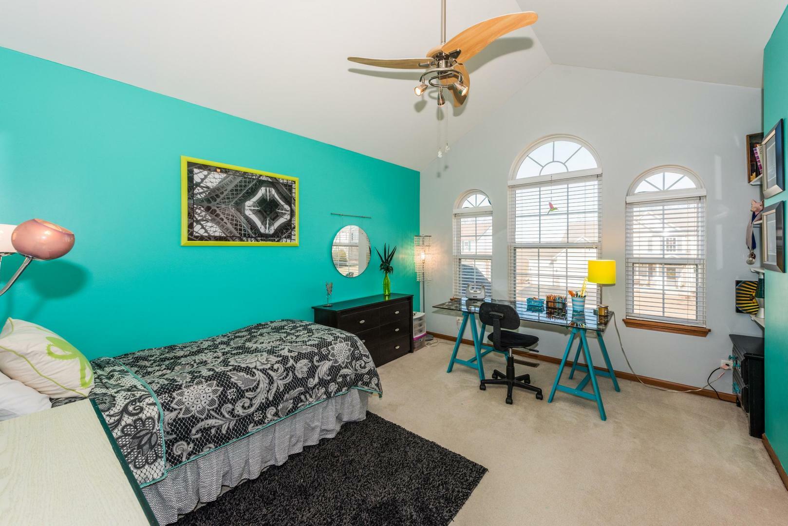 Property Photo: 2031 Holt Lane IL 60177