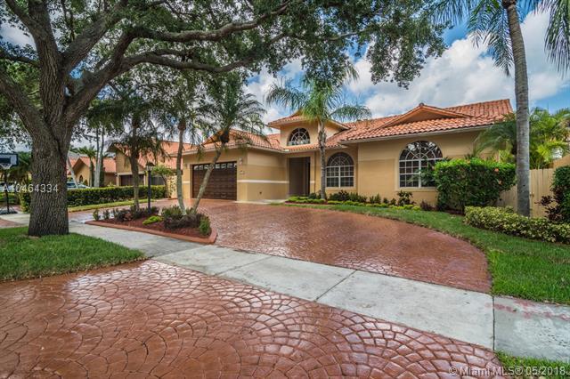 Property Photo: 16522 NW 82nd Pl FL 33016