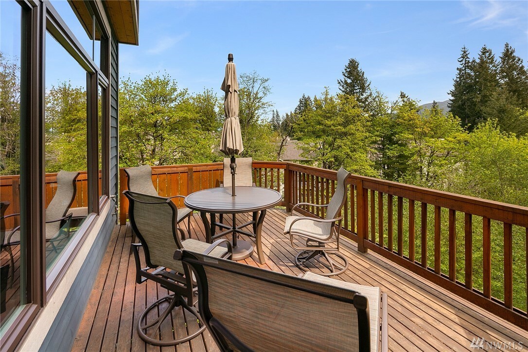 Property Photo:  2143 NW Stoney Creek Dr  WA 98027 