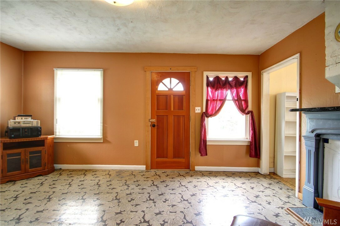 Property Photo: 1617 12th St WA 98221