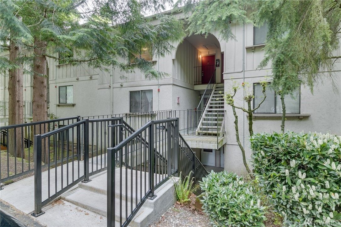 Property Photo:  12742 NE 116th Lane J34  WA 98034 