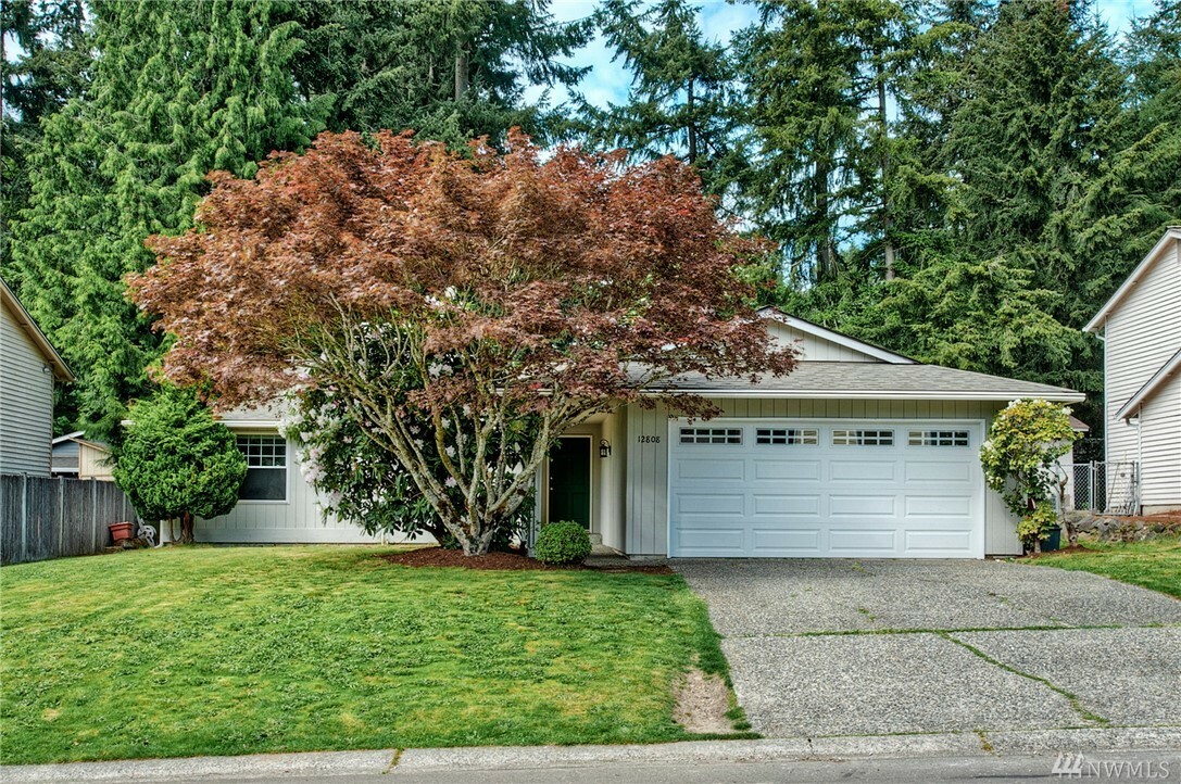 Property Photo:  12808 NE 106th Place  WA 98033 