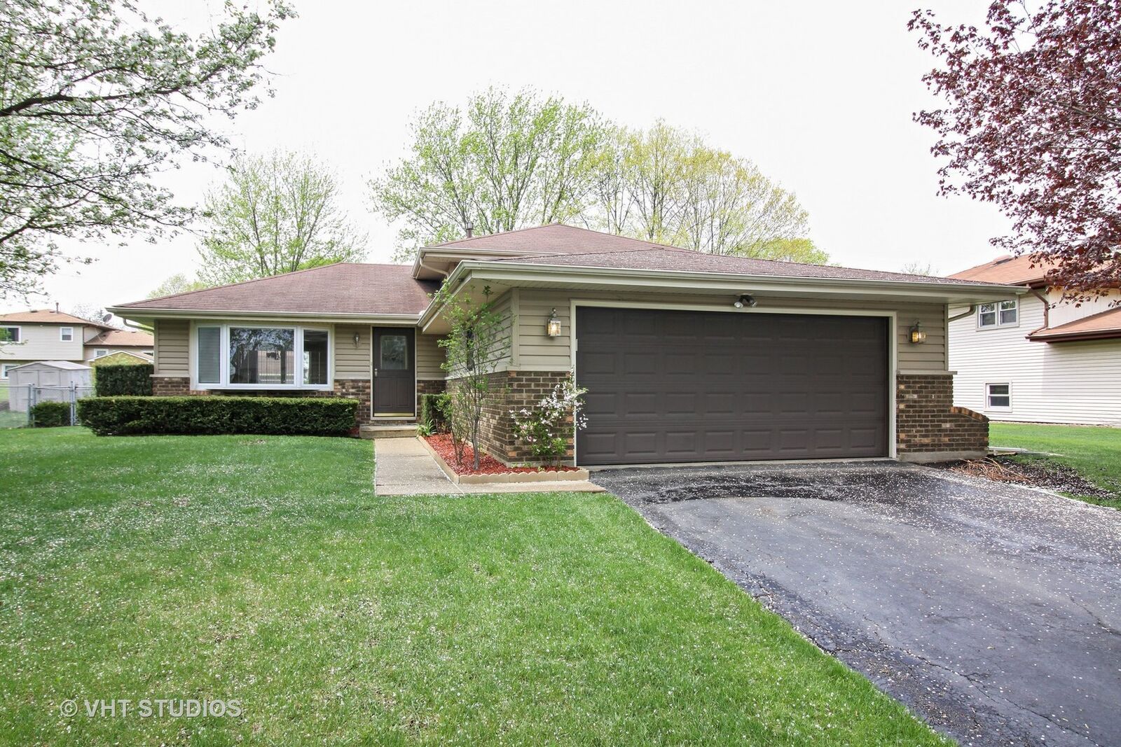 Property Photo: 630 Kenilworth Avenue 0 IL 60177