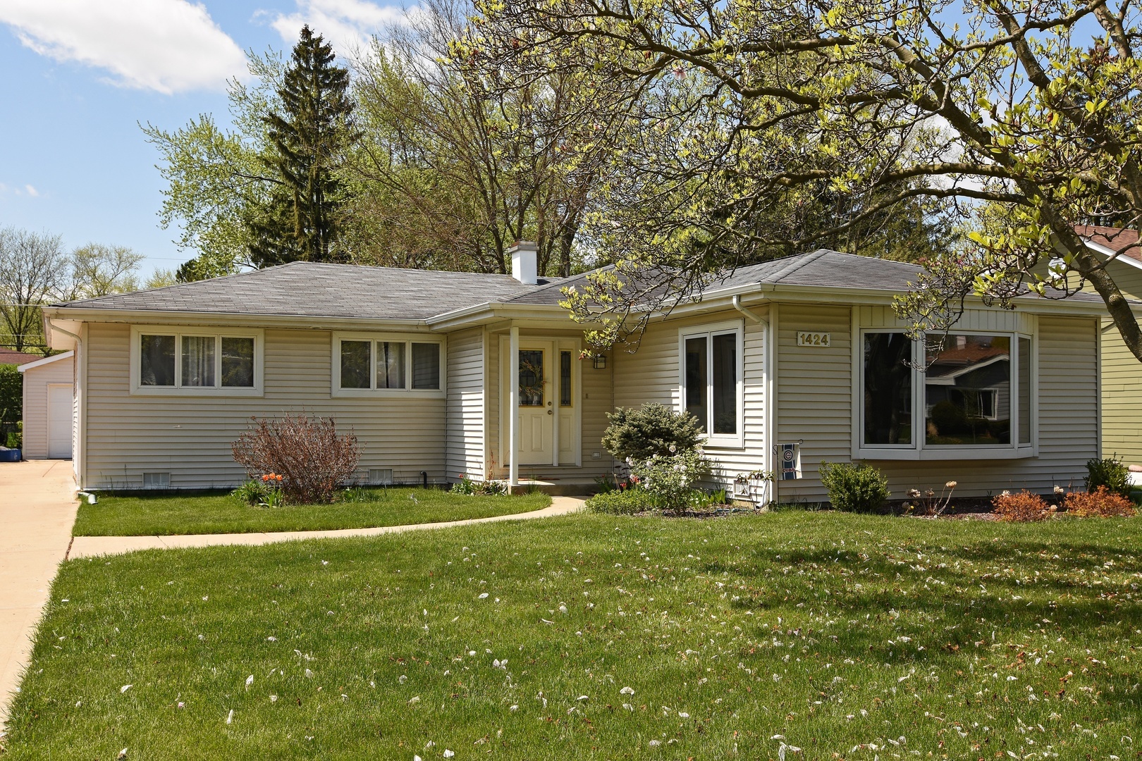 Property Photo:  1424 North Park Drive  IL 60056 